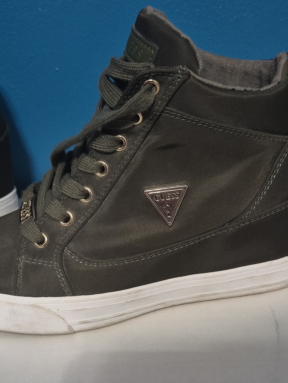 GUESS Men’s Olive Green High-Top Sneakers with White Sole - Picture 2 of 6
